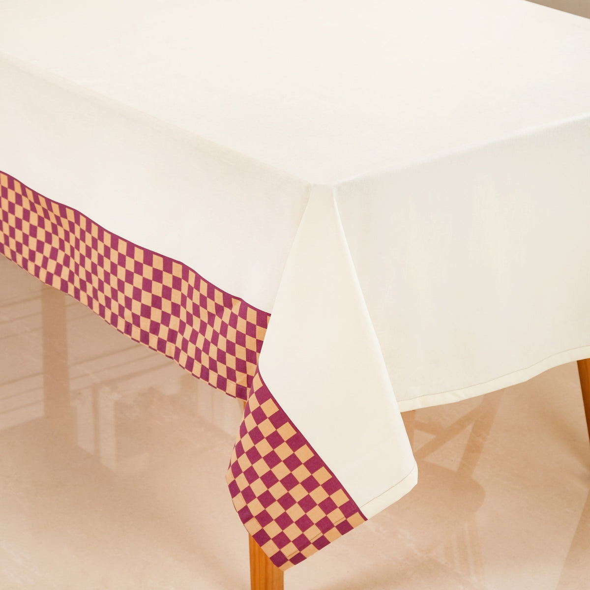 Checkered Border 8 Seater Table Cloth 274x152cm Nestasia