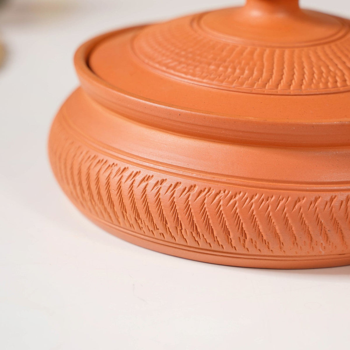 Set Of 2 Engraved Terracotta Serving Bowls With Lid 1400ml Nestasia