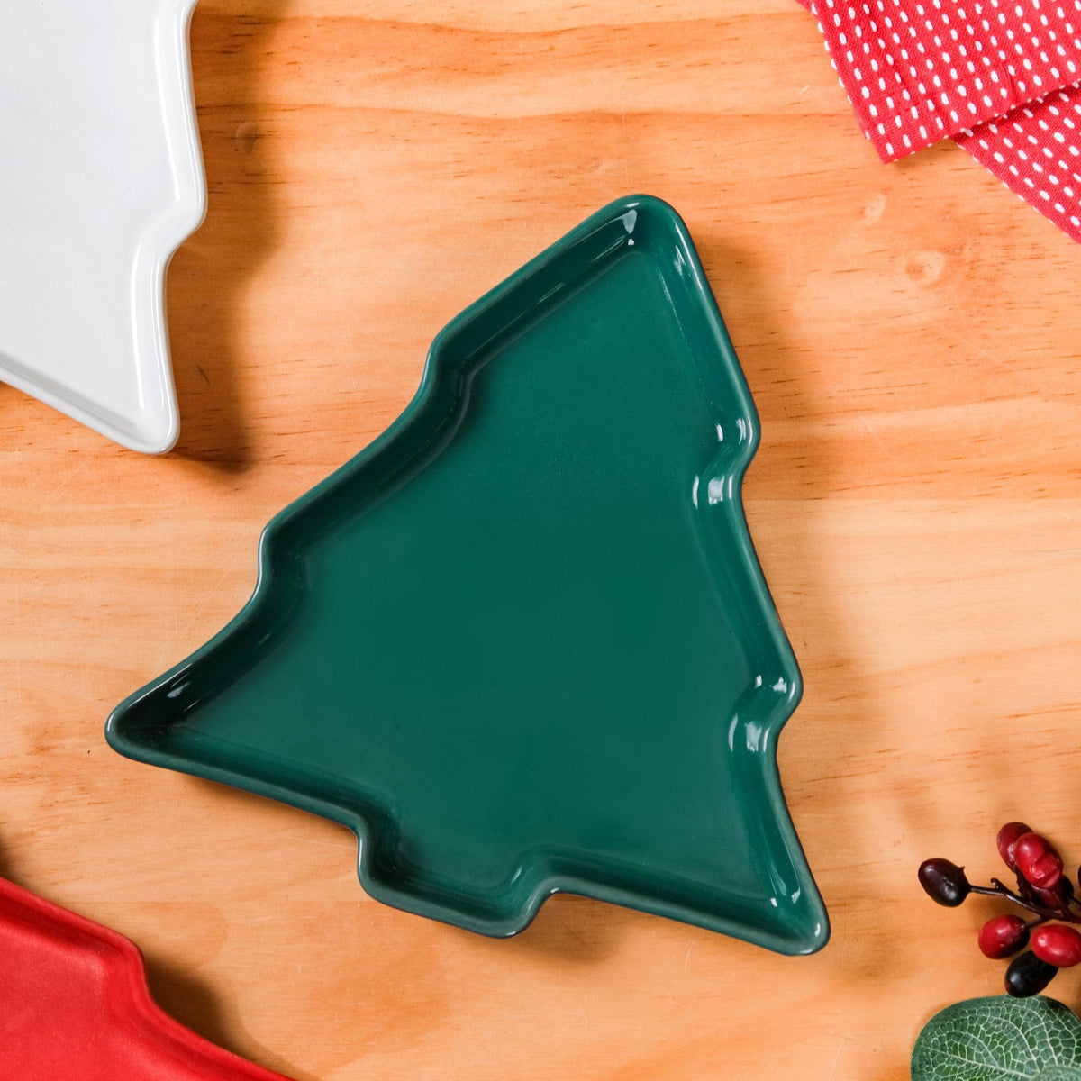 Christmas Tree Snack Plates Set Of 3 Nestasia