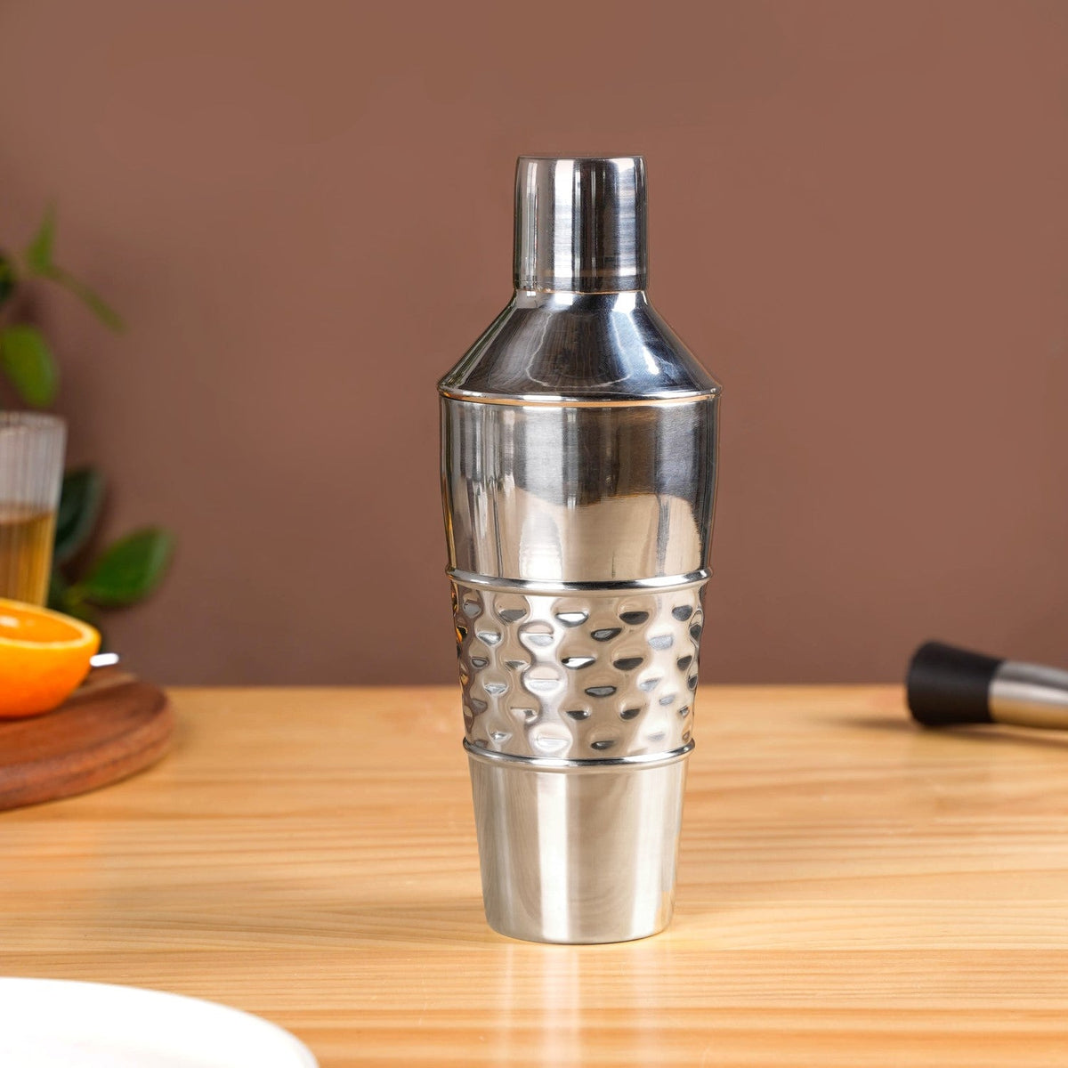 Hammered Texture Cocktail Shaker With Peg Measure Nestasia