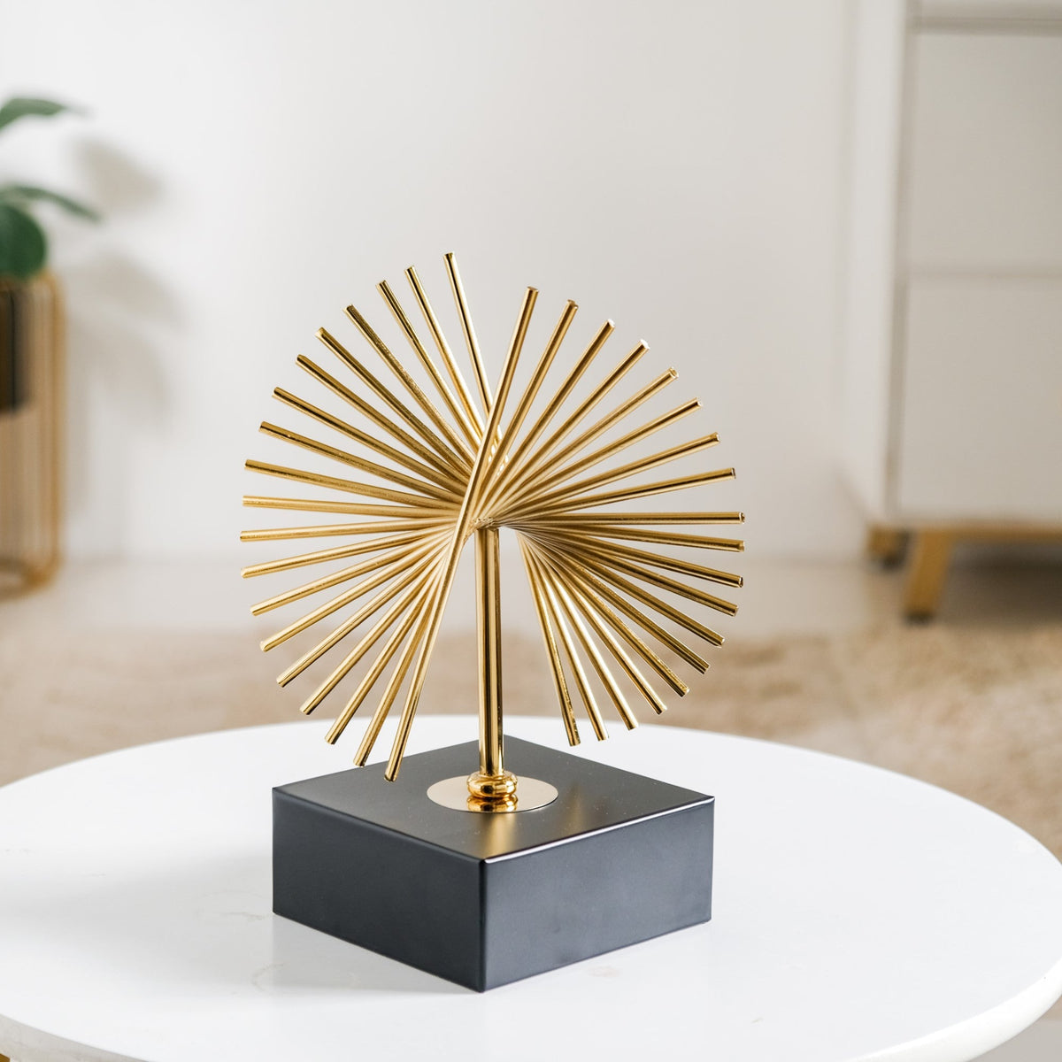 Radiance Decor Showpiece Gold Small Nestasia