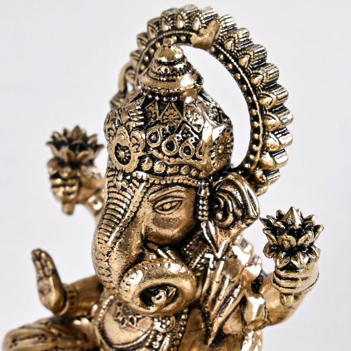 Pure Brass Vighnaharta Ganpati Idol With Gift Box 5cm Nestasia