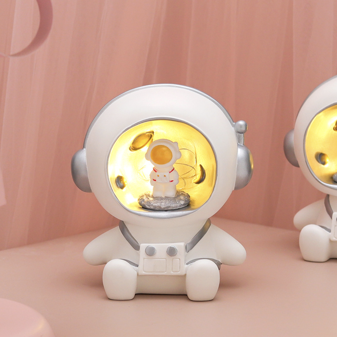 Inception Astronaut Showpiece Nestasia