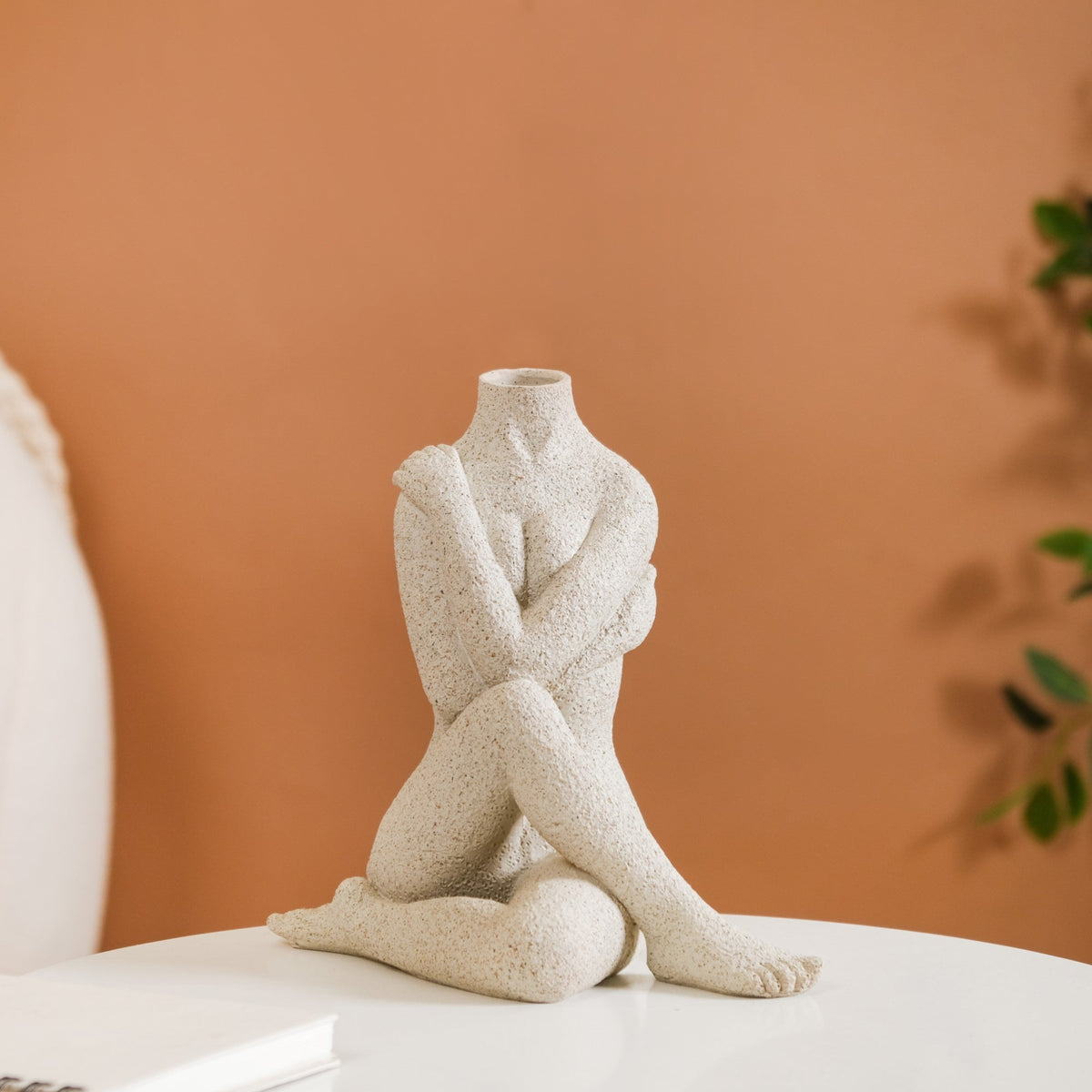 Embrace Vase Showpiece Nestasia