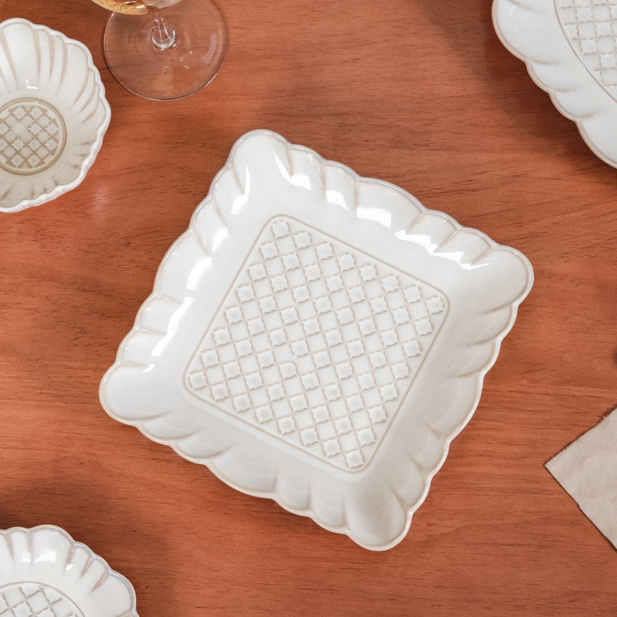 White Stoneware Design 28-Piece Dinner Set For 6 Nestasia