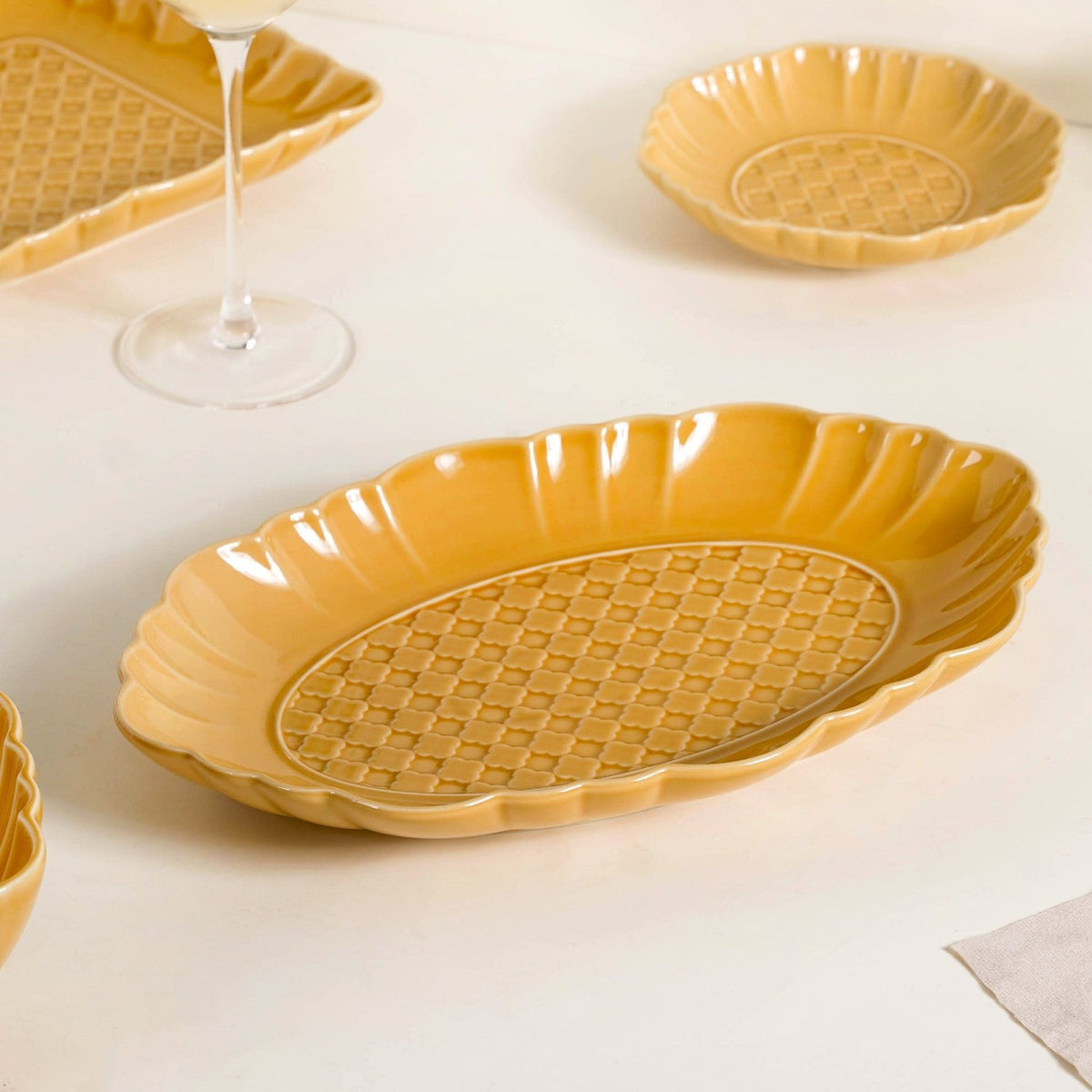 Luxury Texture 28 Piece Dinner Set For 6 Ochre Yellow Nestasia