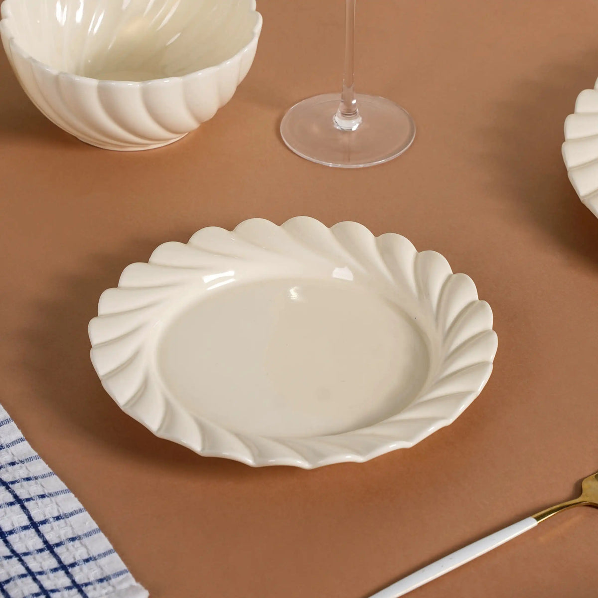 22 Piece Scallop Cream Luxury Dinner Set For 6 Nestasia