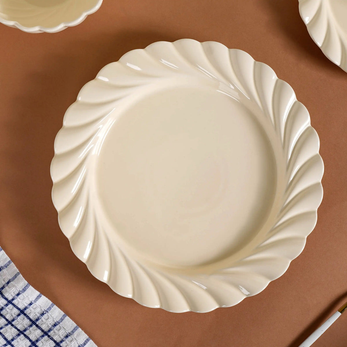 22 Piece Scallop Cream Luxury Dinner Set For 6 Nestasia