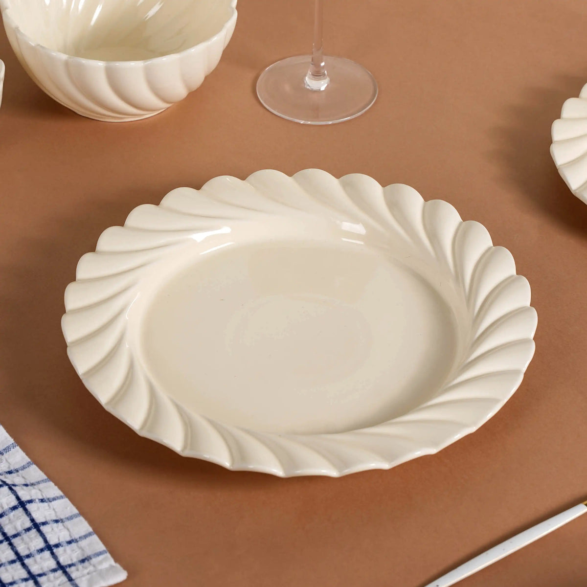 22 Piece Scallop Cream Luxury Dinner Set For 6 Nestasia