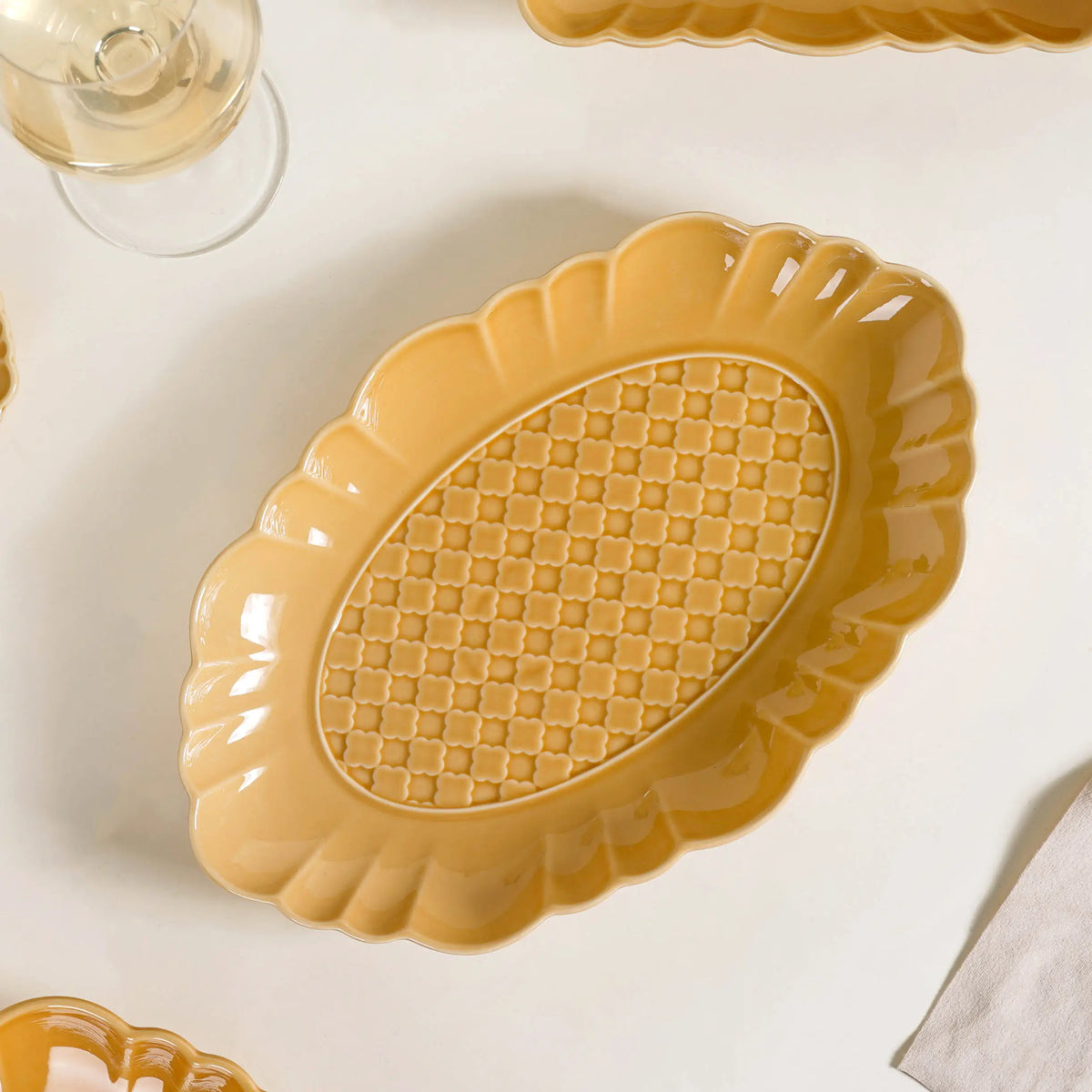 Luxury Texture 28 Piece Dinner Set For 6 Ochre Yellow Nestasia