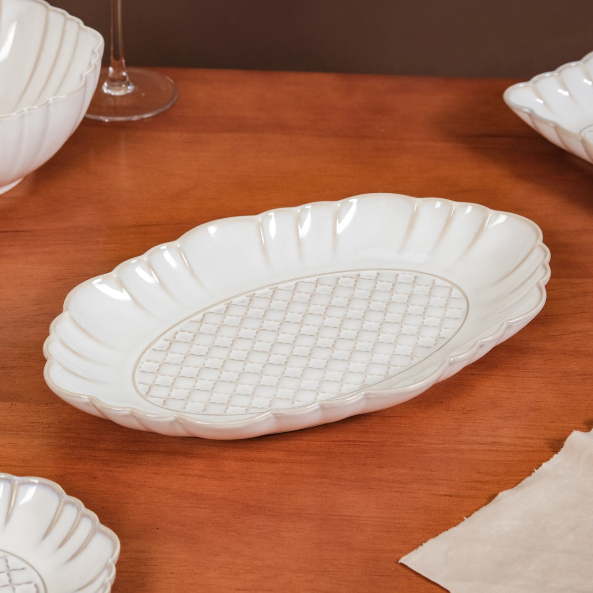 White Stoneware Design 28-Piece Dinner Set For 6 Nestasia