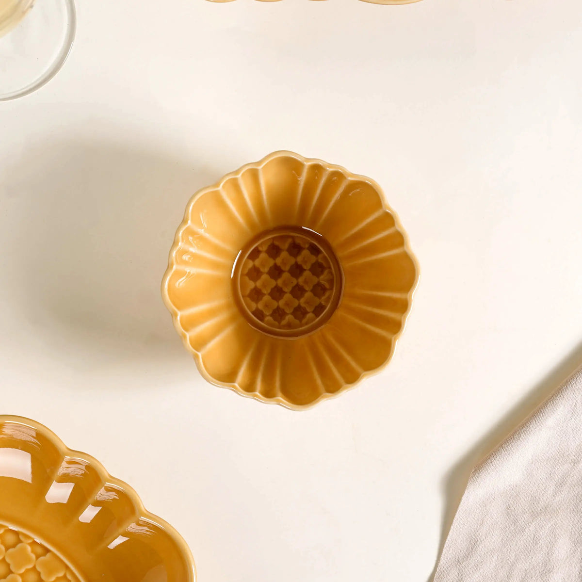 Luxury Texture 28 Piece Dinner Set For 6 Ochre Yellow Nestasia