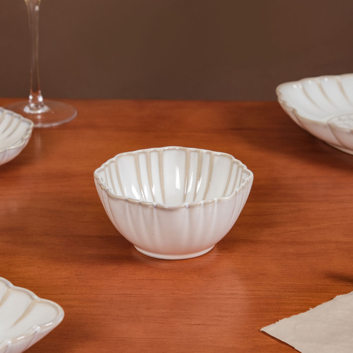 White Stoneware Design 28-Piece Dinner Set For 6 Nestasia