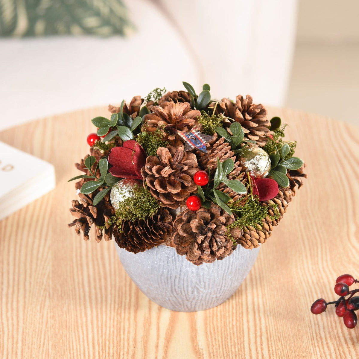Holiday Delight Decorative Flower Pot Nestasia