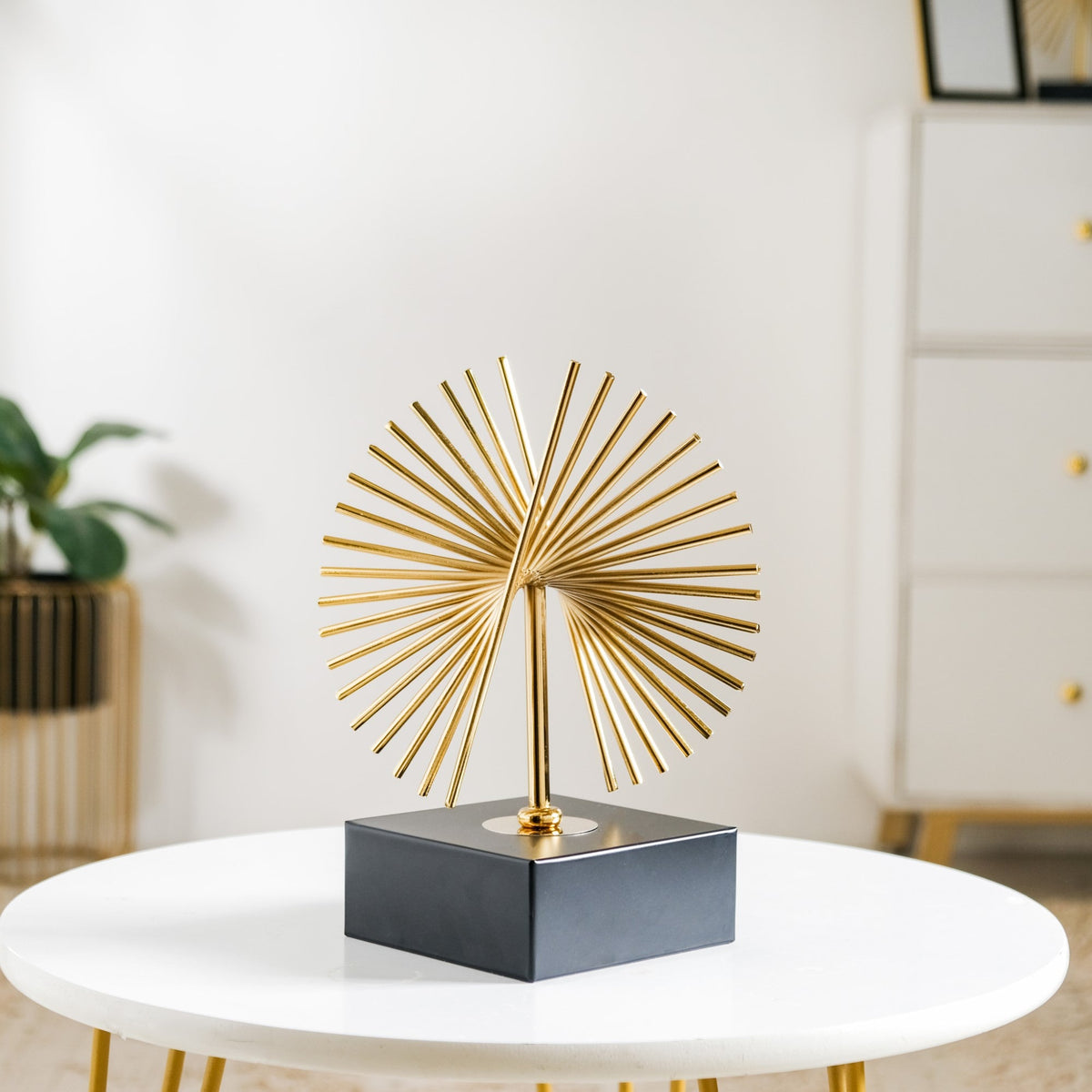 Radiance Decor Showpiece Gold Small Nestasia