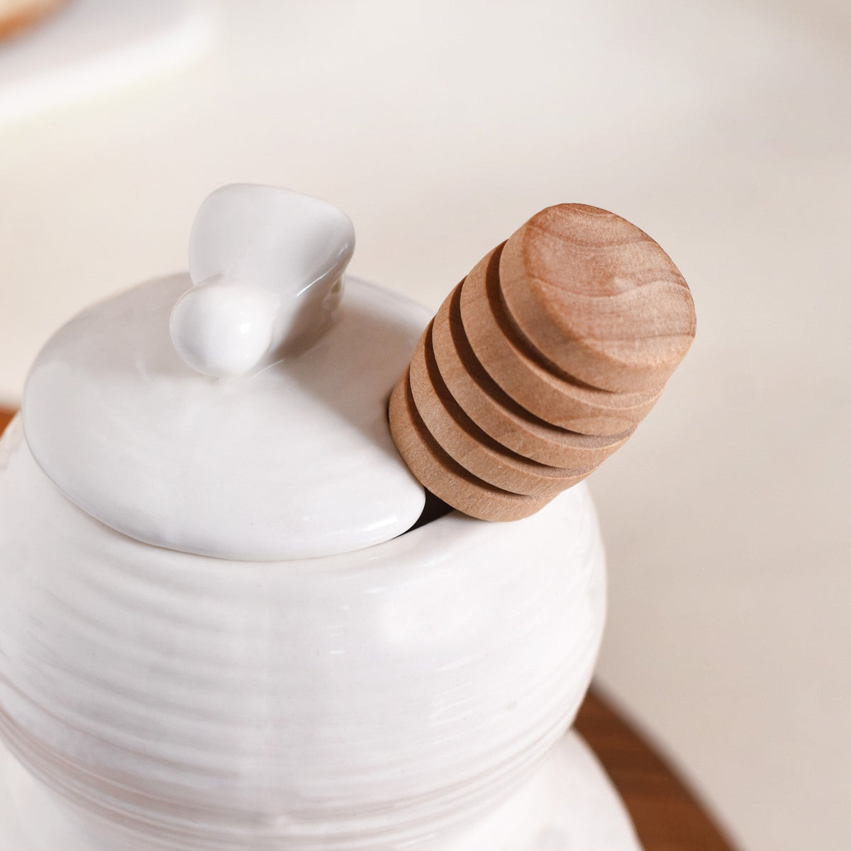 White Honey Pot With Wooden Dipper 350ml Nestasia