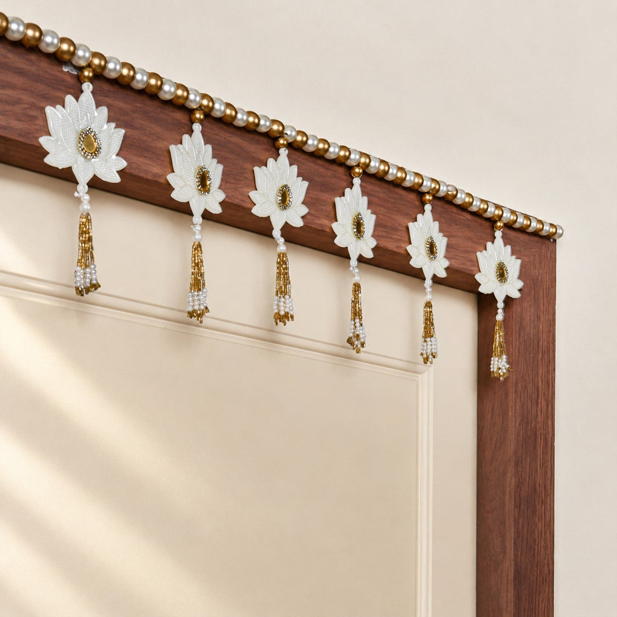 White Lotus Toran With Tassels 105x25cm Nestasia