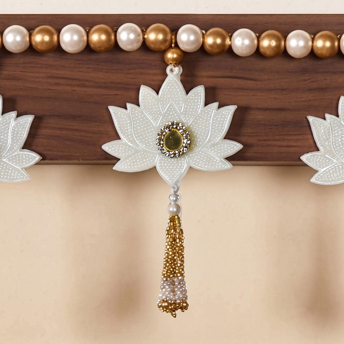 White Lotus Toran With Tassels 105x25cm Nestasia