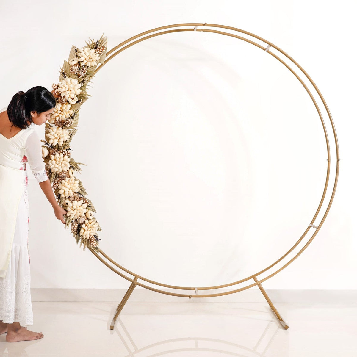 Gold Double Ring Backdrop Metal Frame For Party Decoration 99 Inch Nestasia