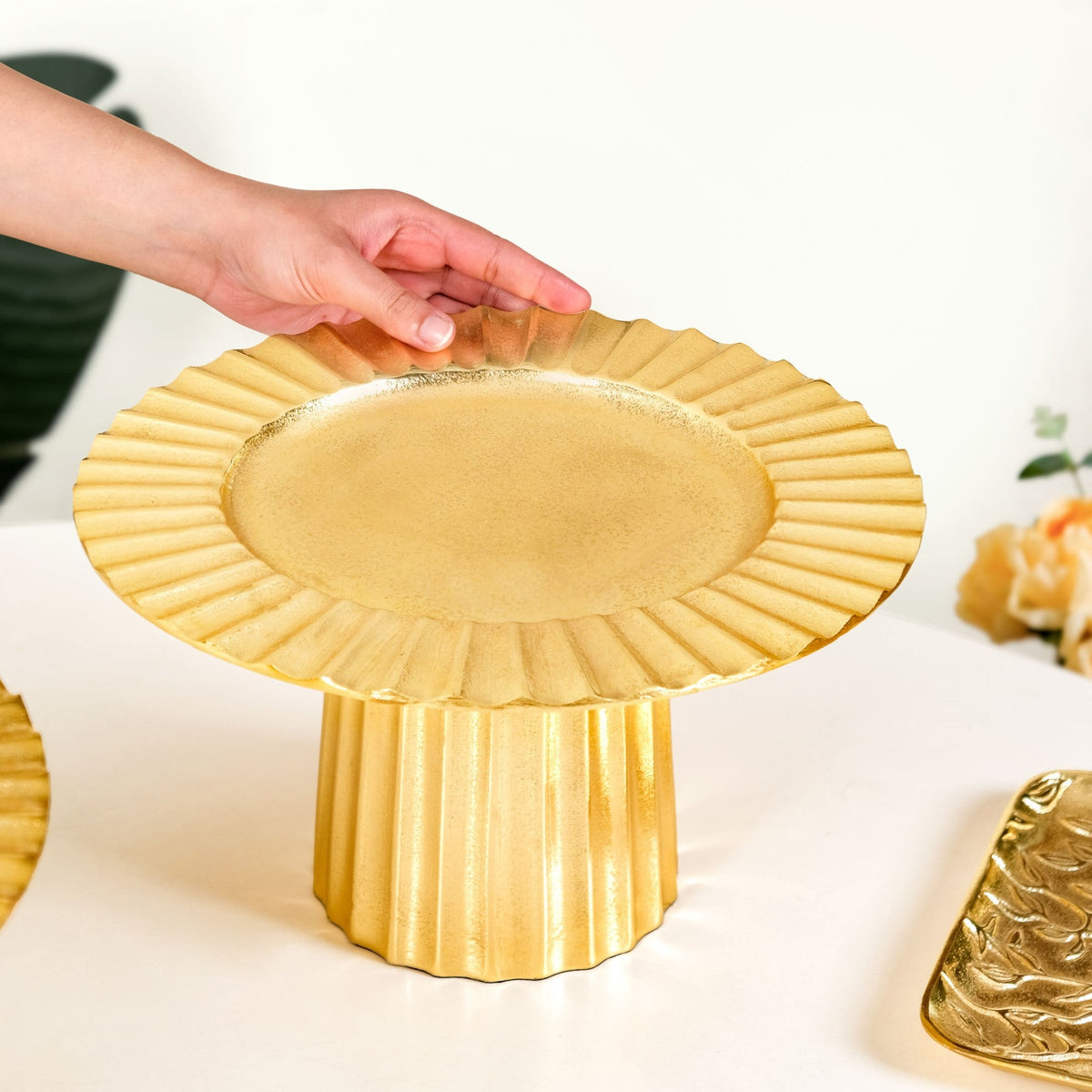 Halo Gold Dessert Riser Short Nestasia