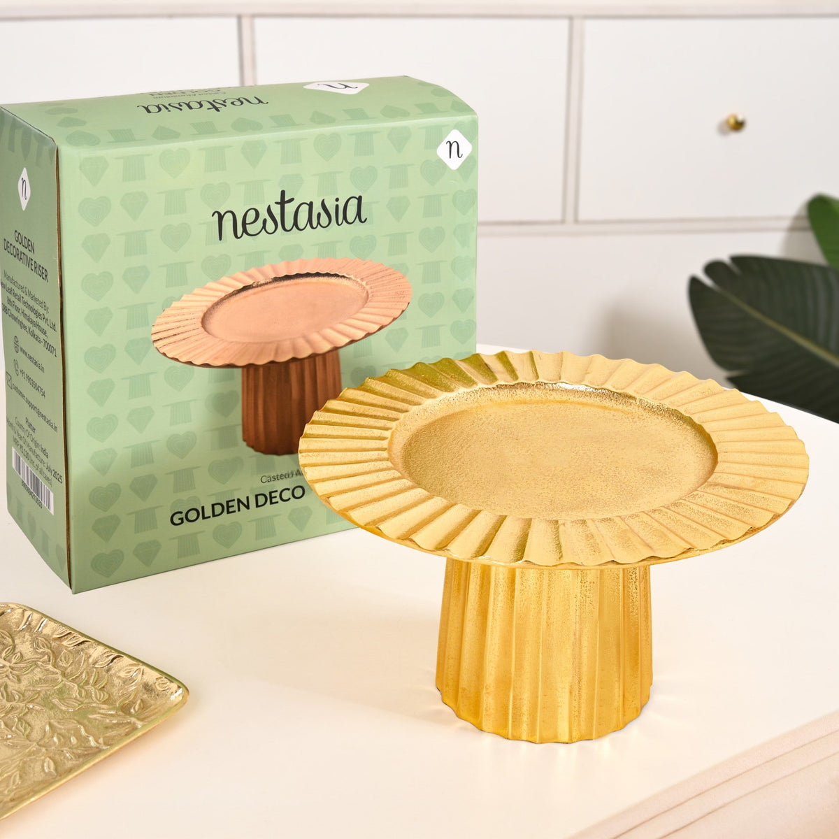 Halo Gold Dessert Riser Short Nestasia