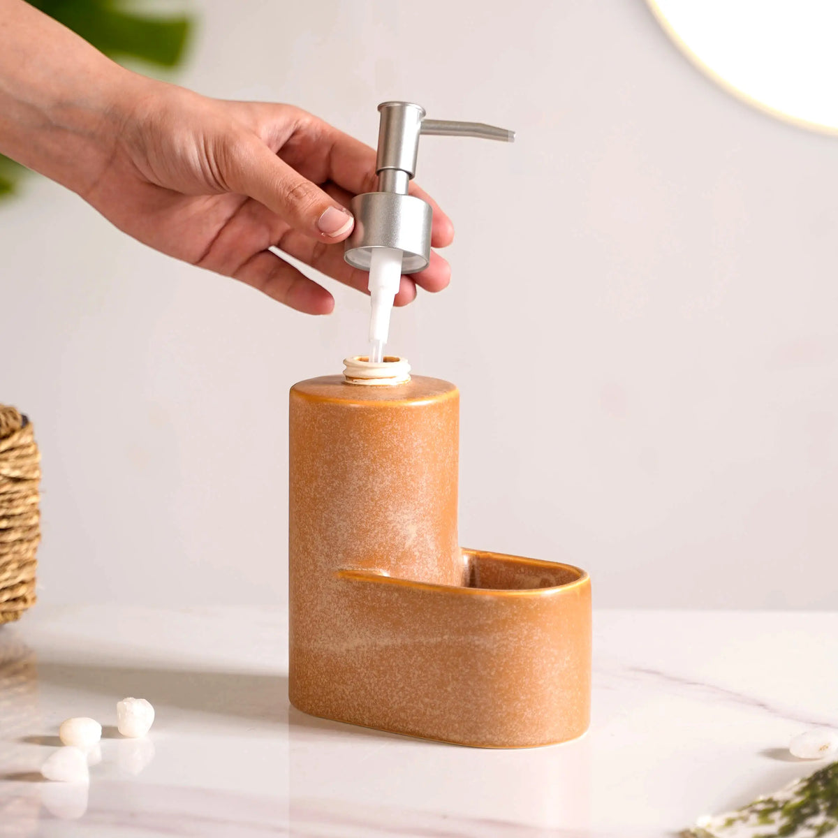 Liquid Soap Dispenser With Holder Nestasia