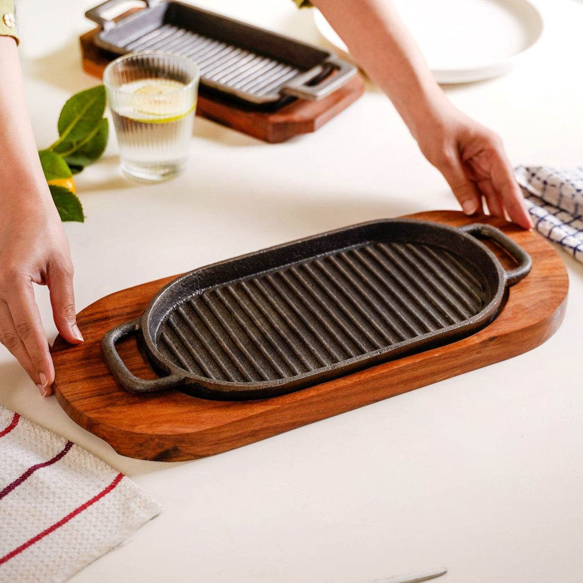 Barbecue Grill Plate With Seesham Wood Base Nestasia