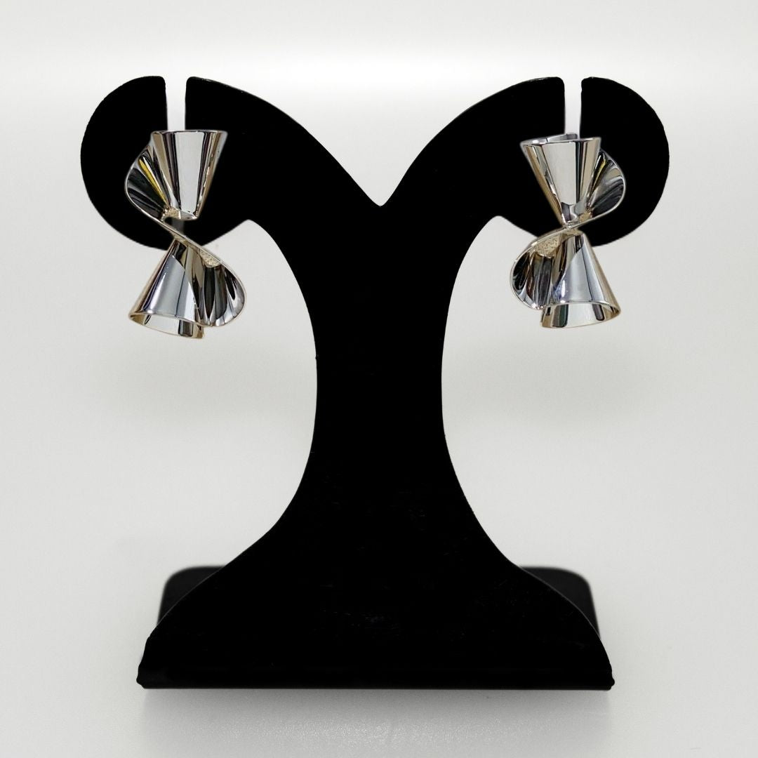 Hourglass Twist Earrings Silver Nestasia