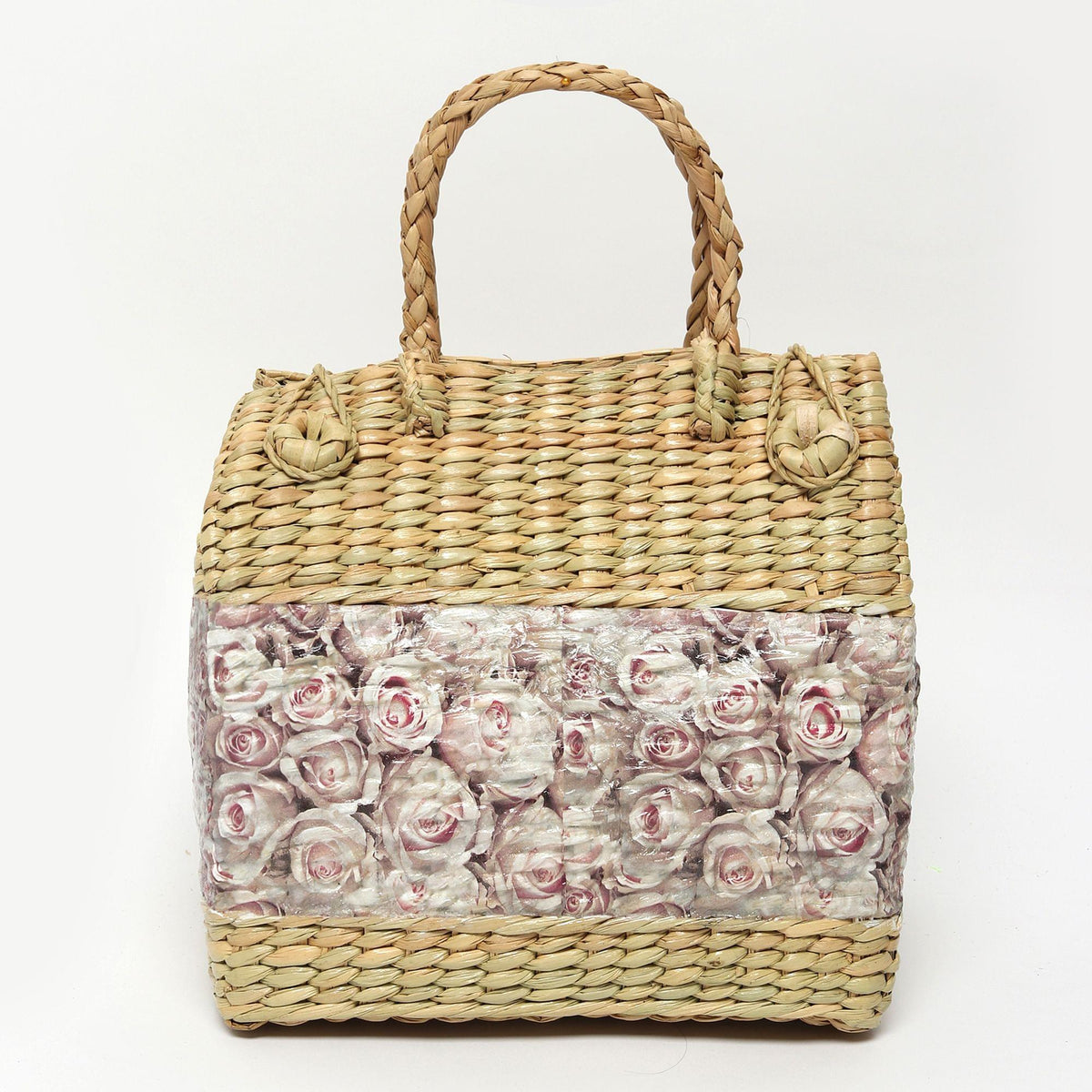 Elegant Seagrass Basket for Outdoor Picnics