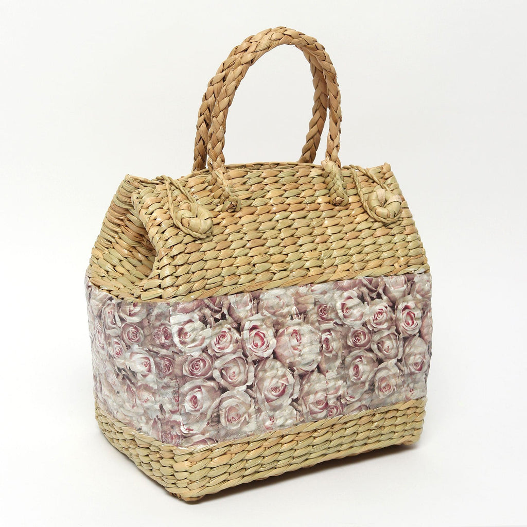 Elegant Seagrass Basket for Outdoor Picnics