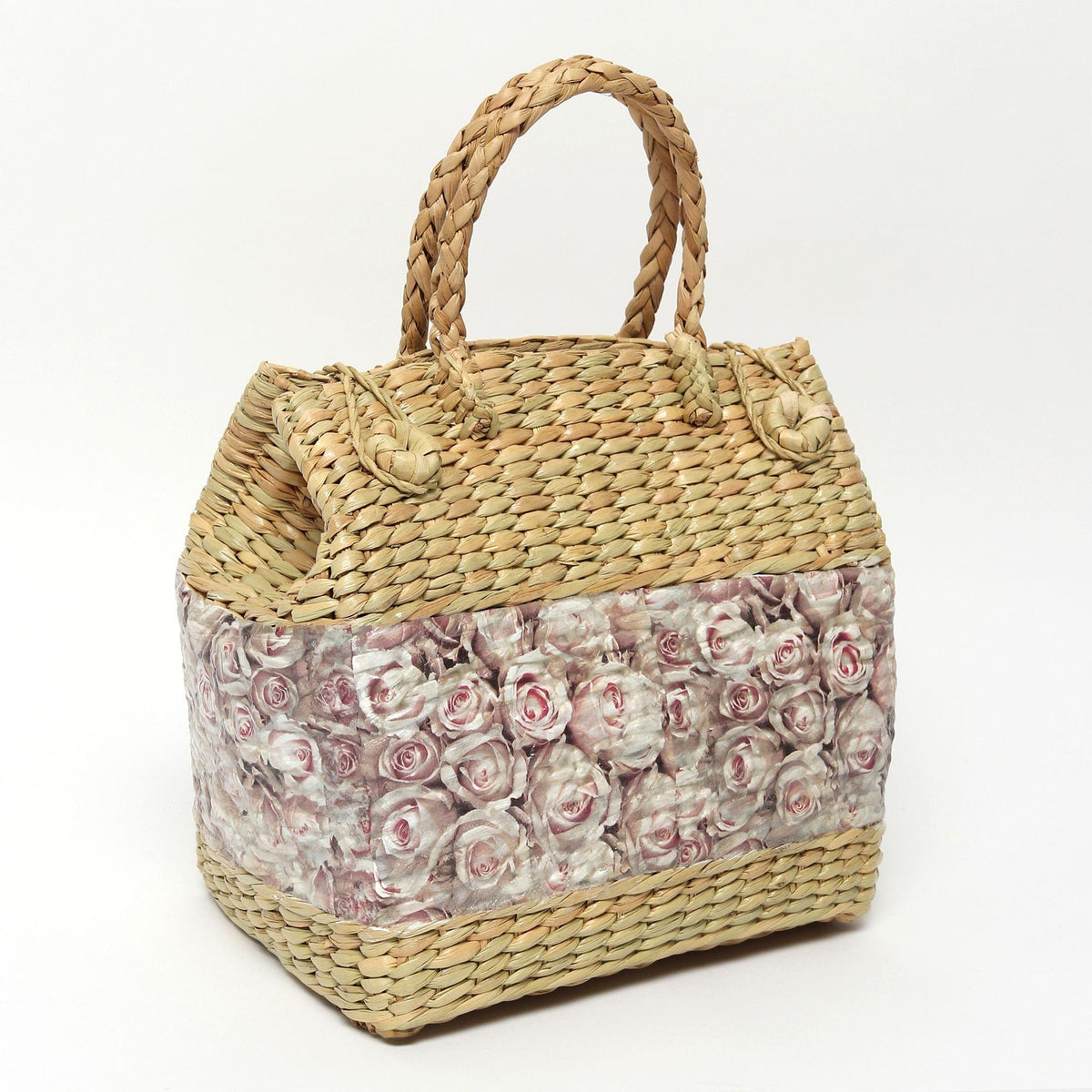 Elegant Seagrass Basket for Outdoor Picnics