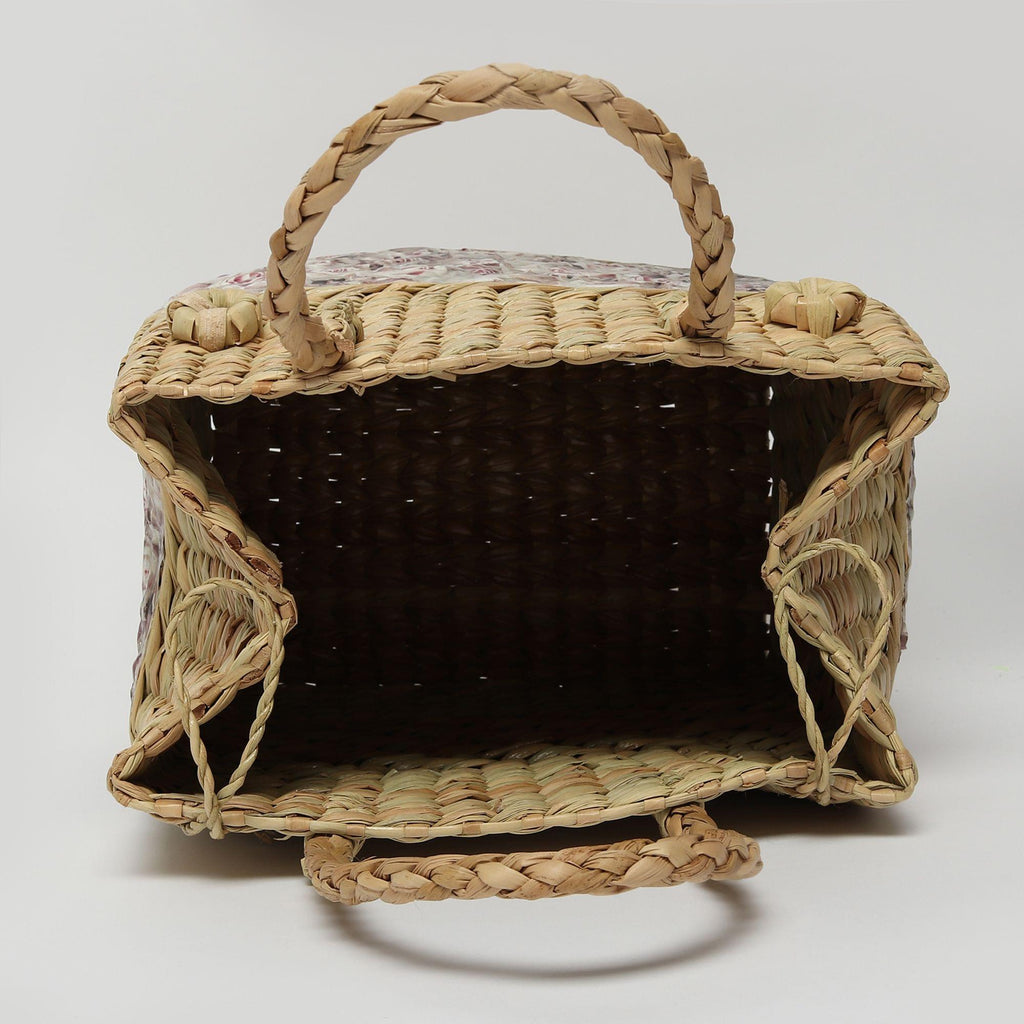 Elegant Seagrass Basket for Outdoor Picnics