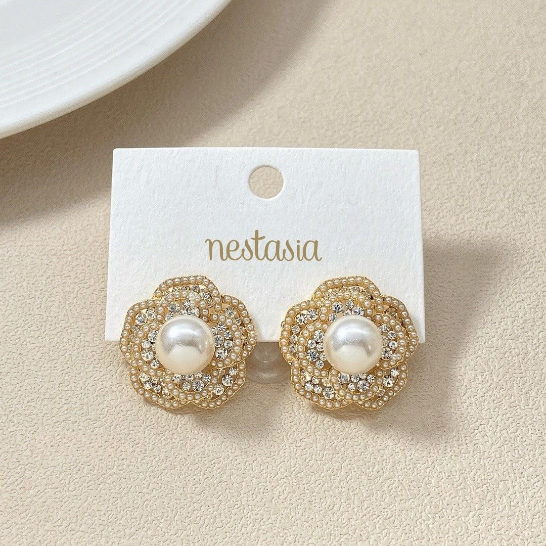 Luxe Pearl Floral Stud Earrings Nestasia