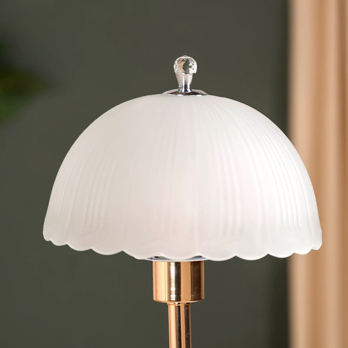 Vintage Glory Crystal LED Table Lamp Nestasia