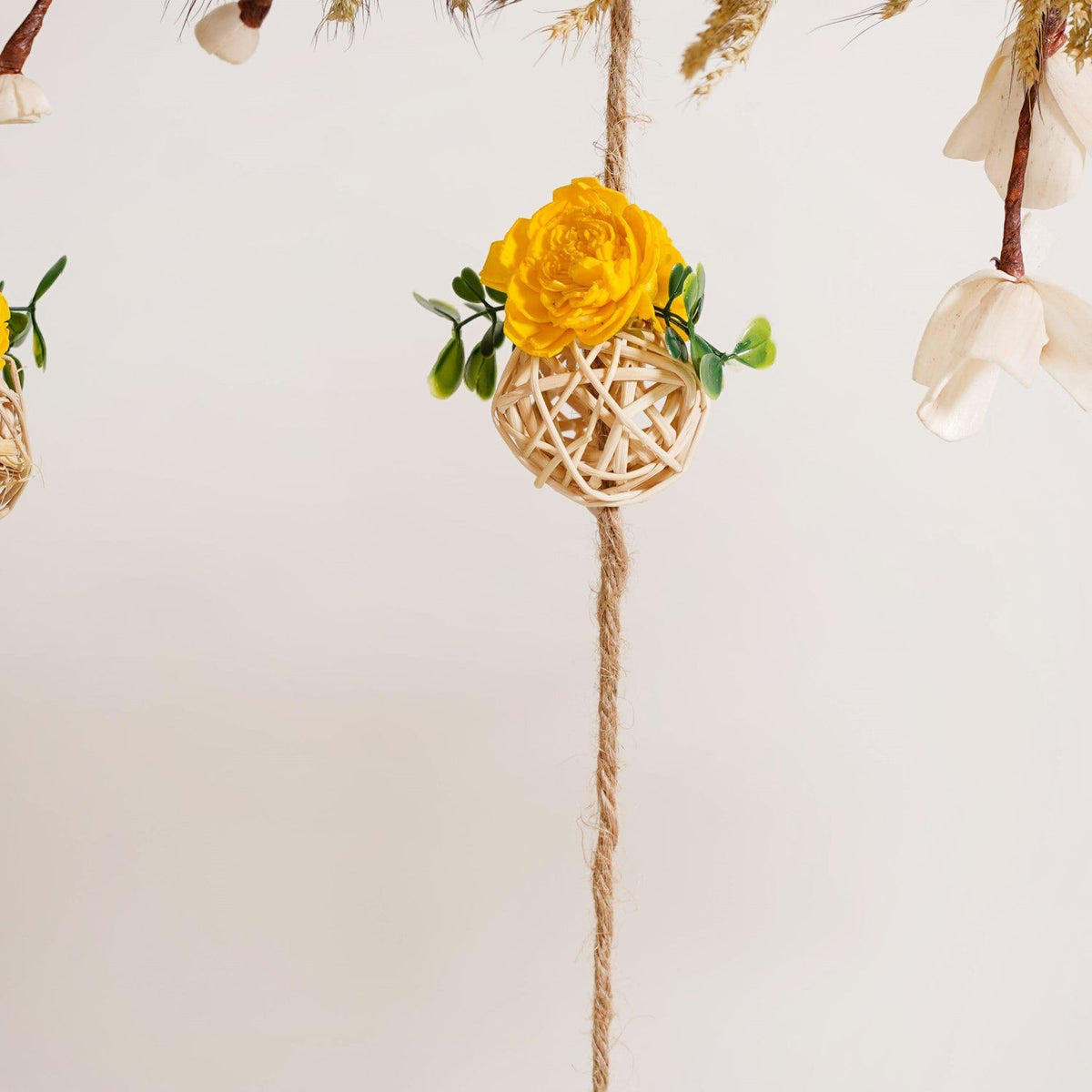 Luxurious Gold Backdrop Frame With Flower Decor 36 Inch Nestasia