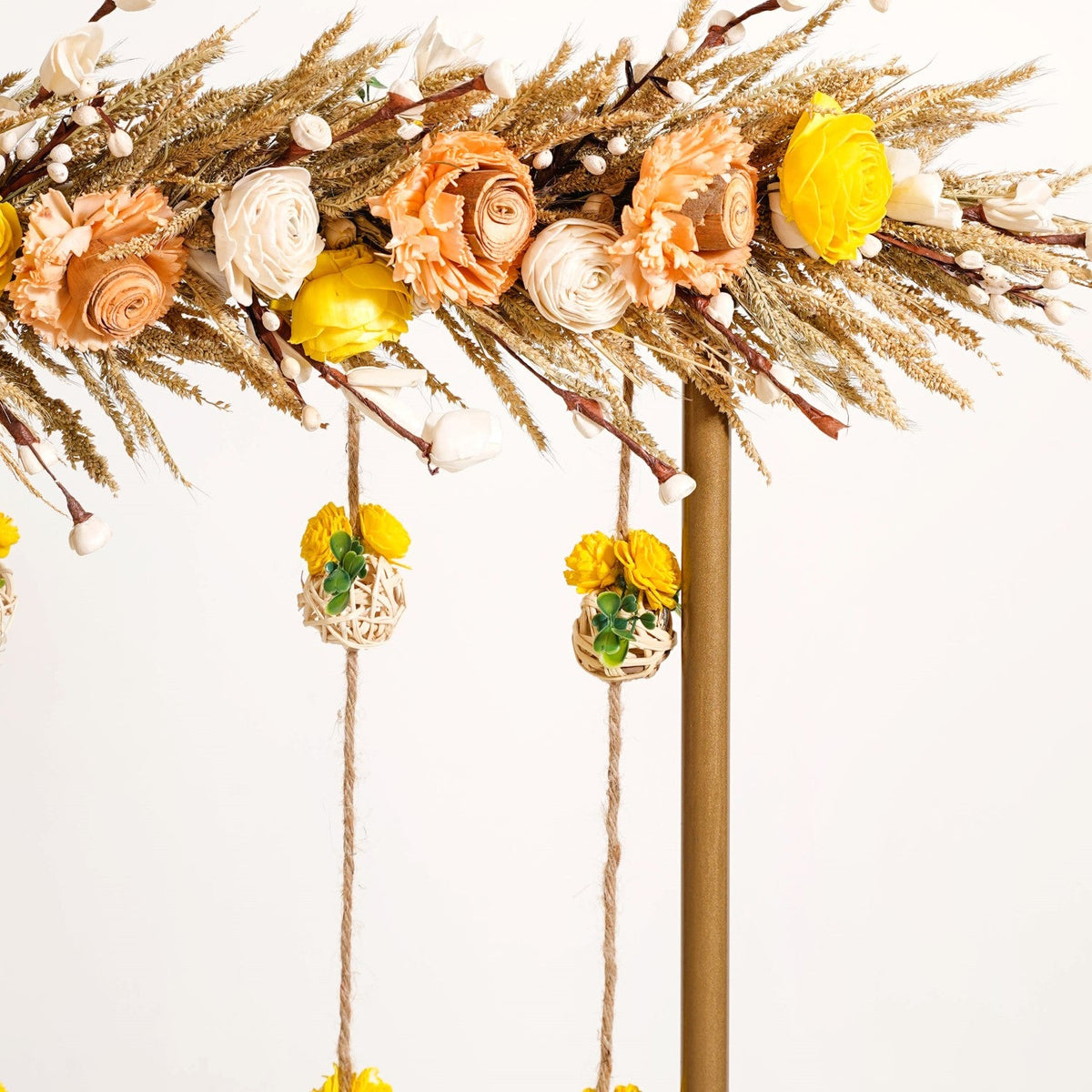 Luxurious Gold Backdrop Frame With Flower Decor 36 Inch Nestasia