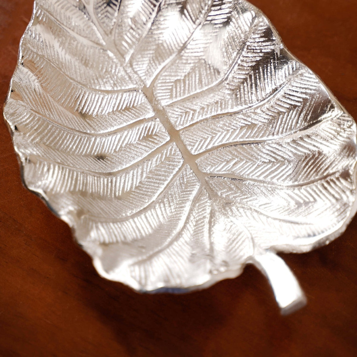 Silver Colocasia Leaf Metal Tray Set Of 2 Nestasia