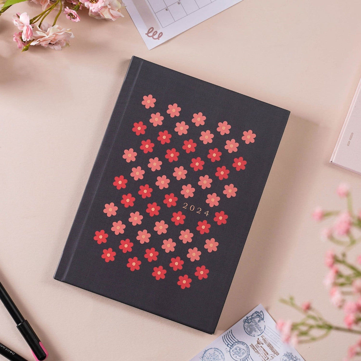 Daisy Floral Patterned Hardbound Notebook Black 8.2 X 5.9 Inch Nestasia