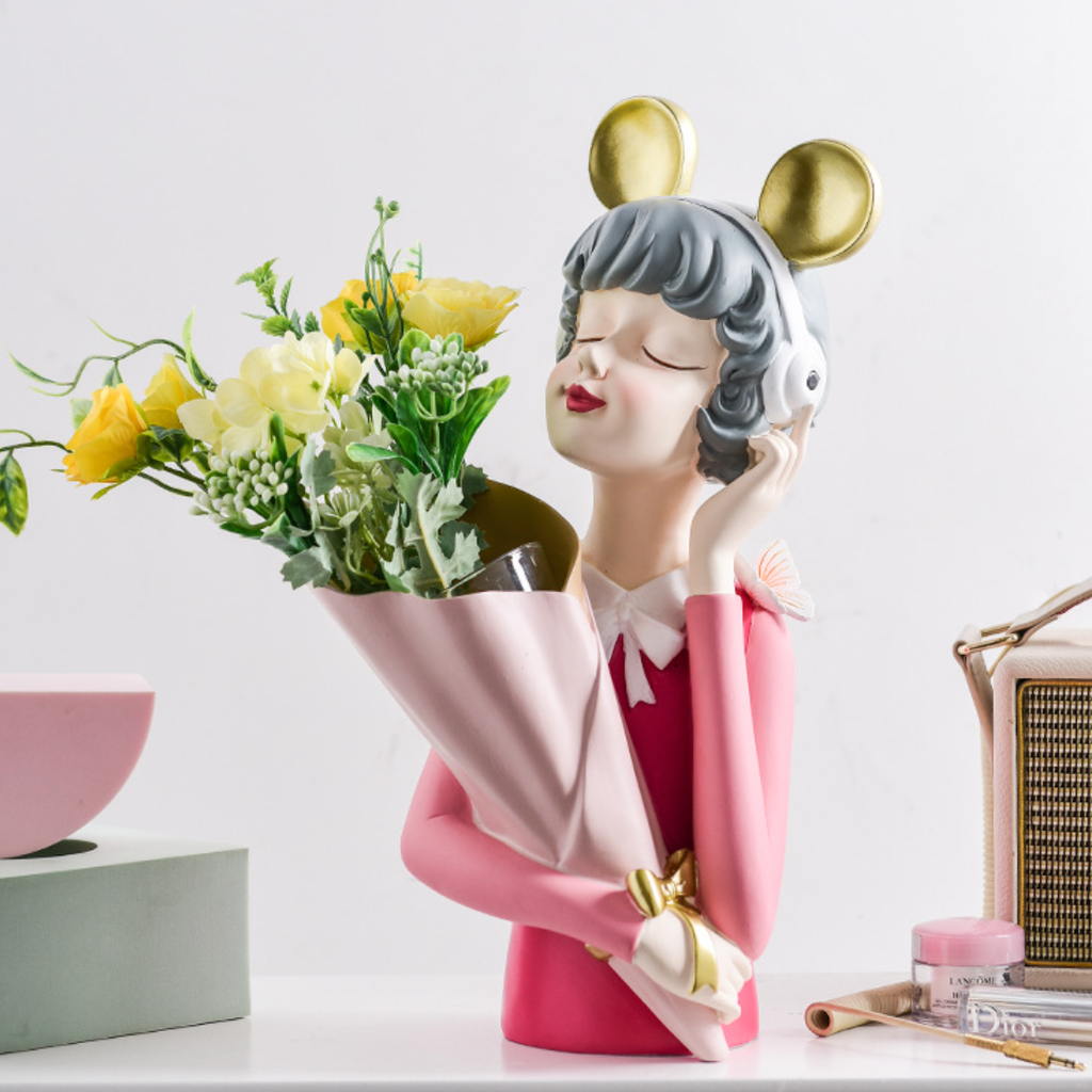 Musical Girl Showpiece Vase Nestasia