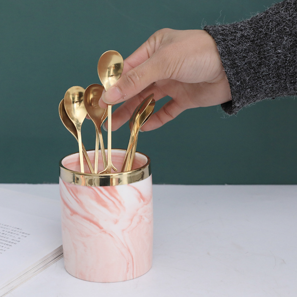 Ceramic Utility Holder Nestasia
