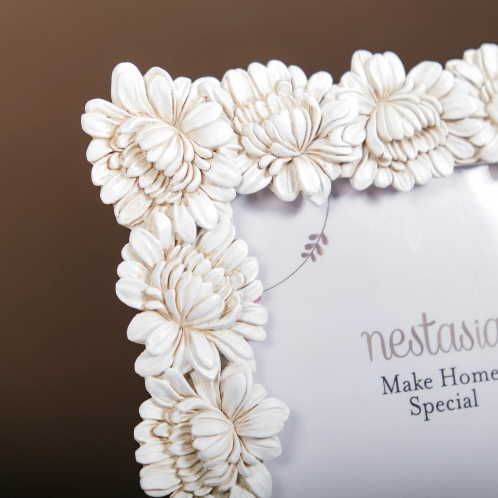 Blooms Picture Frame Large White 9.5"x7.5" Nestasia