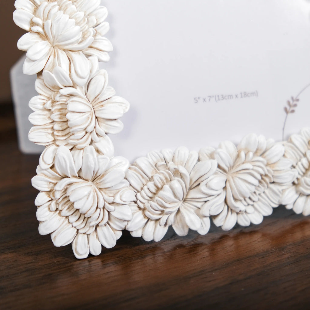 Blooms Picture Frame Large White 9.5"x7.5" Nestasia