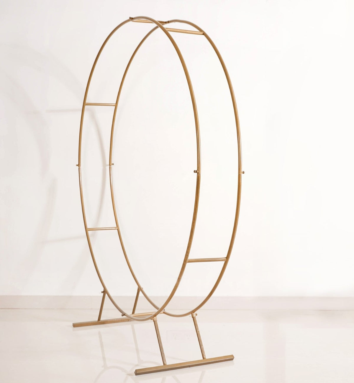 Gold Double Ring Backdrop Metal Frame For Party Decoration 99 Inch Nestasia