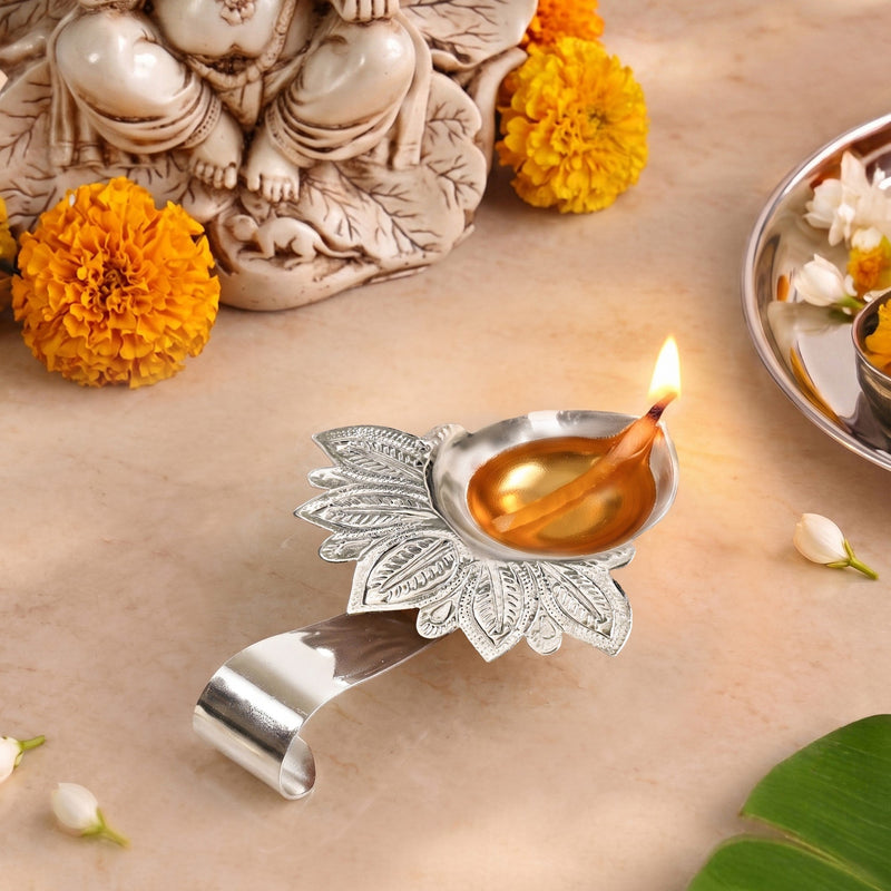 Pure Brass Aarti Diya With Handle In Gift Box Nestasia