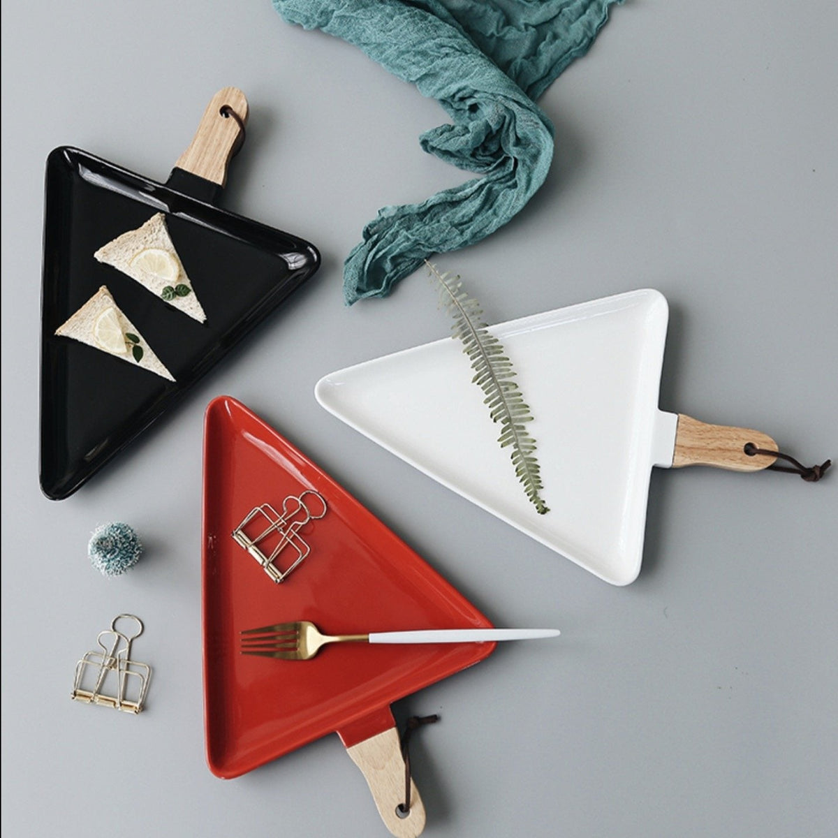 Red Triangle Plate Large Nestasia