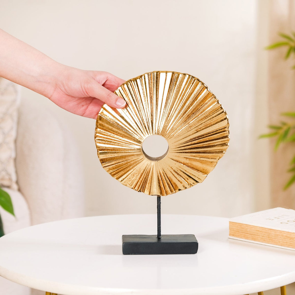 Aesthetic Sunbeam Accent Showpiece Gold Nestasia