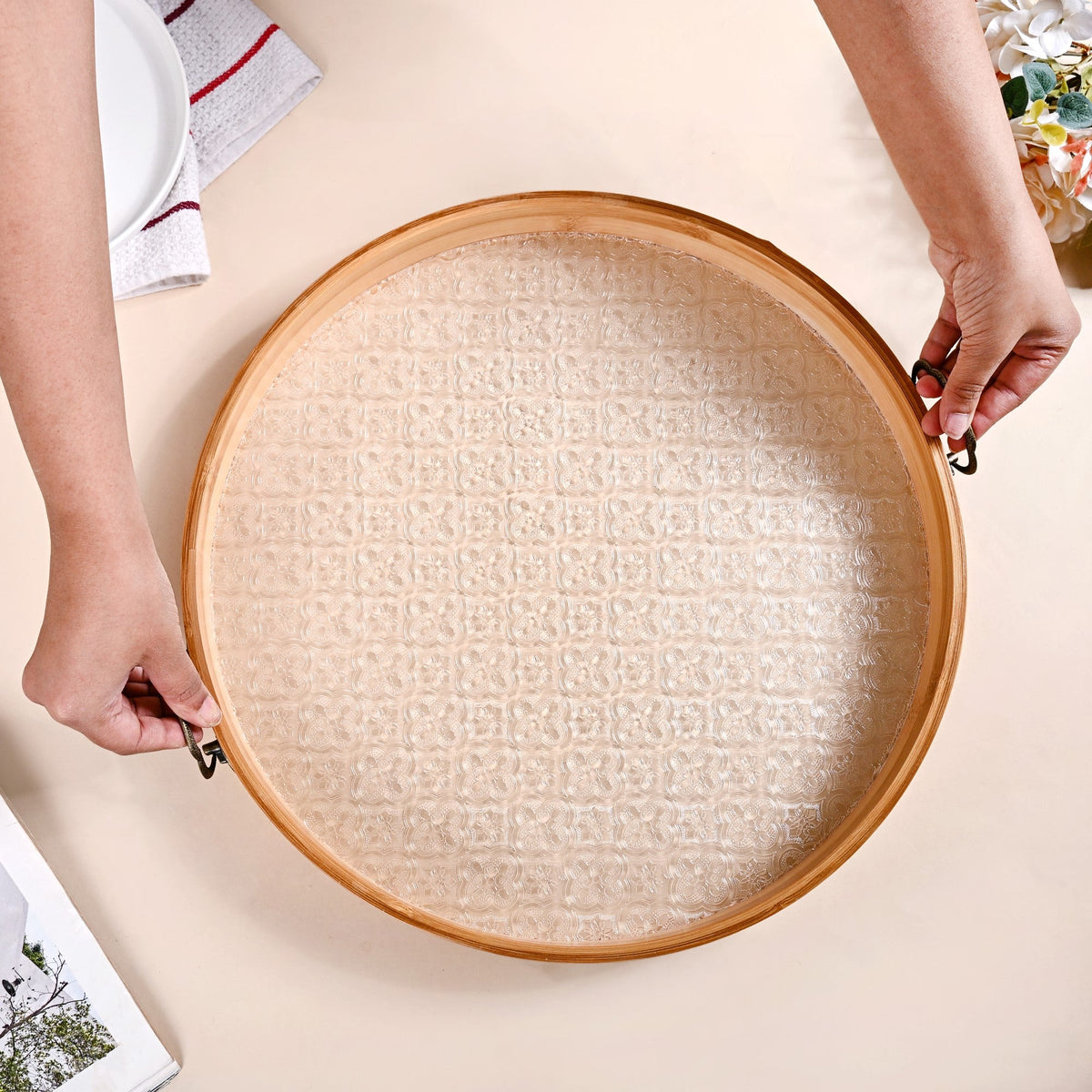 Round Tray With Embossed Acrylic Base And Bamboo Rim Nestasia