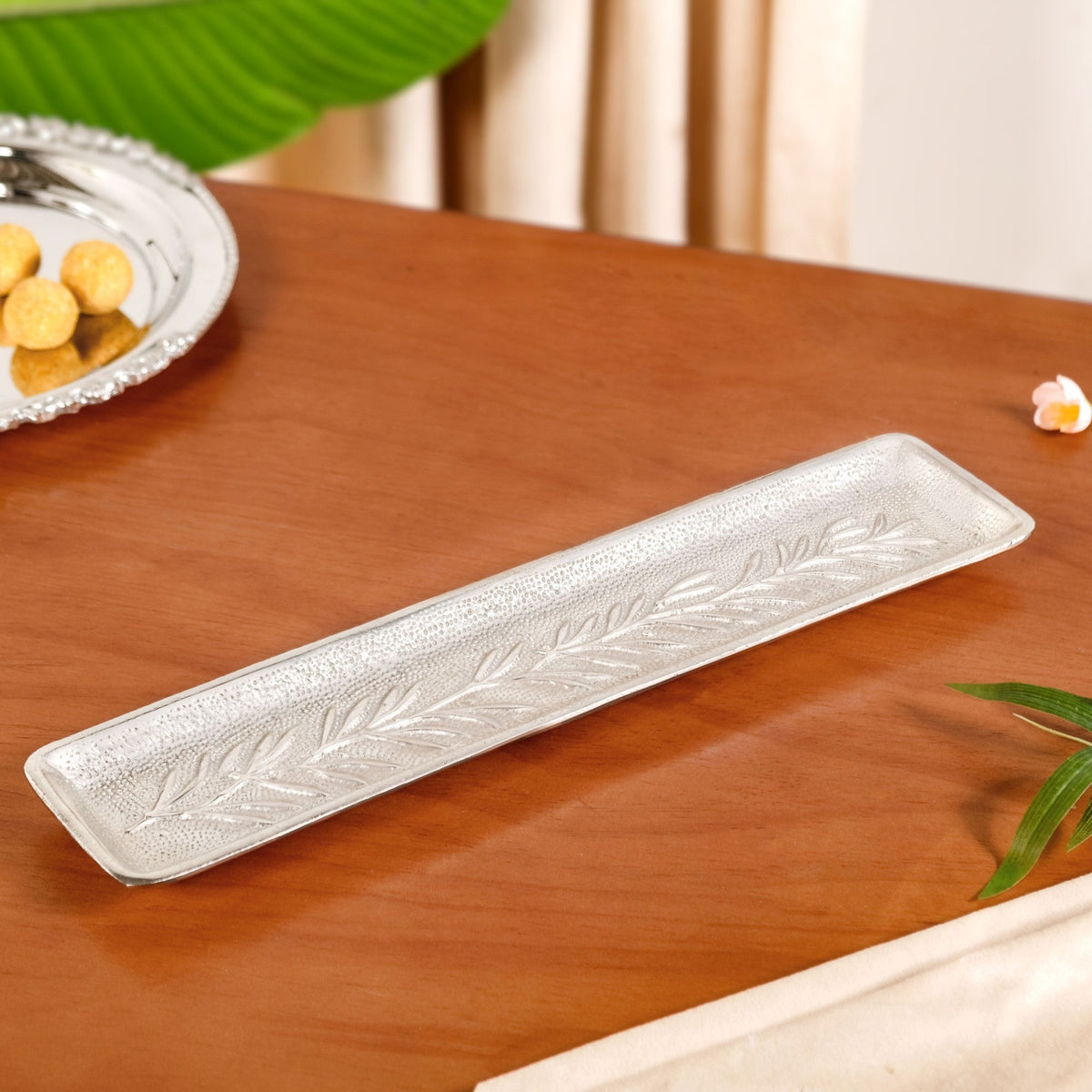 Royalcore Embossed Decorative Long Tray Nestasia