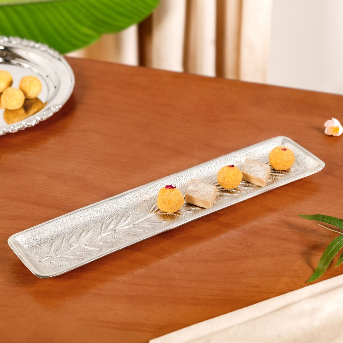 Royalcore Embossed Decorative Long Tray Nestasia