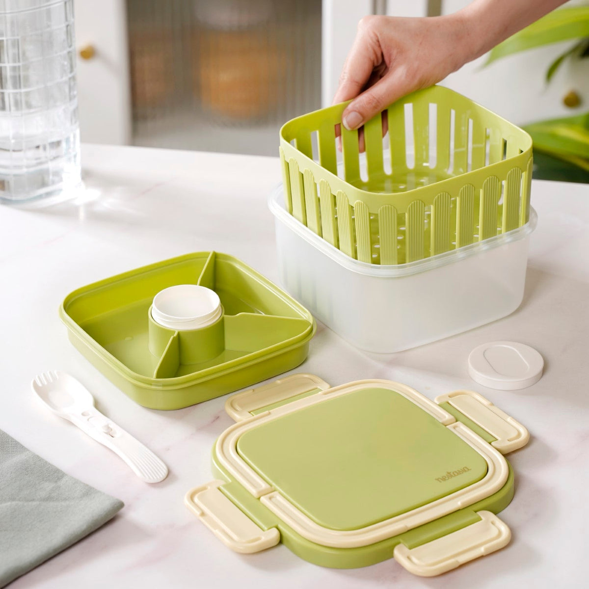 Crispo Salad Box With Dressing Cup And Spoon Green 1350ml Nestasia
